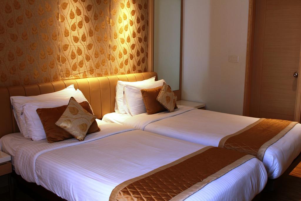 Hotel Swati Delhi  Exterior photo